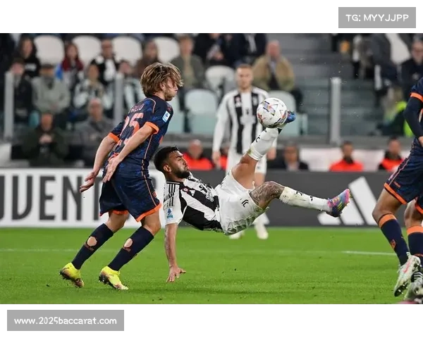 终场哨响，尤文图斯门将迪格雷戈里奥目送皮球入网后无奈摇头