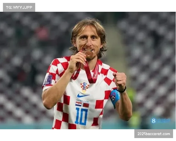 特写:38岁的莫德里奇替补登场后,用长传调度掌控比赛最后十分钟